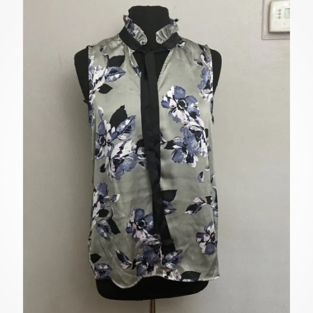 9-23 The limited Gray Top Blouse Satin Large NWT floral Ruffle Collar